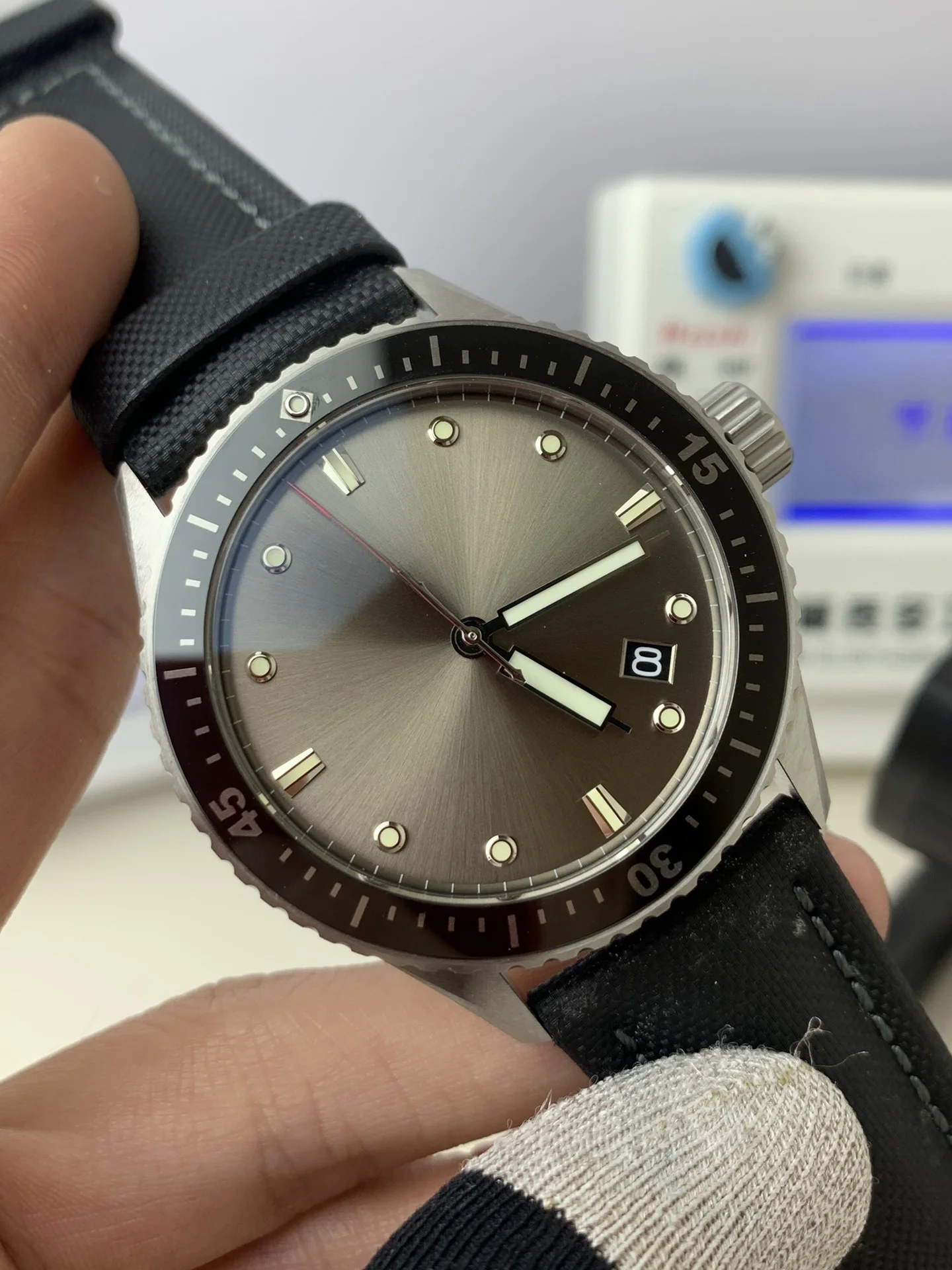 Minimalist Designer Style Men Watch Women Watch Couple Wristwatch Simple Solid Dial Quartz Watch Waterproof Luminous Watch Fashion Accessory For Daily Office Travel Use