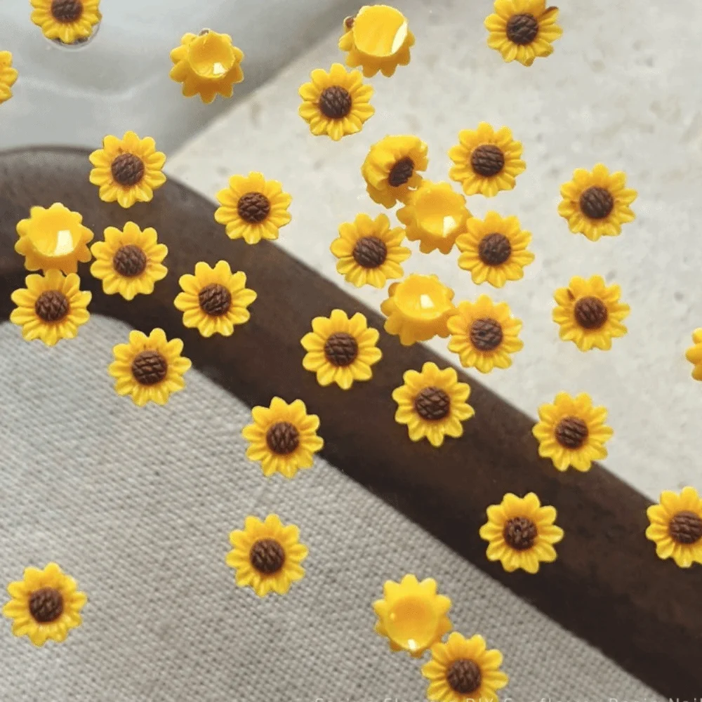 100pcs 3D Sunflower Nail Rhinestones 6*6mm DIY Decor Daisy Rhinestones Simple Realistic Nail Decoration Rhinestones For Nail Art