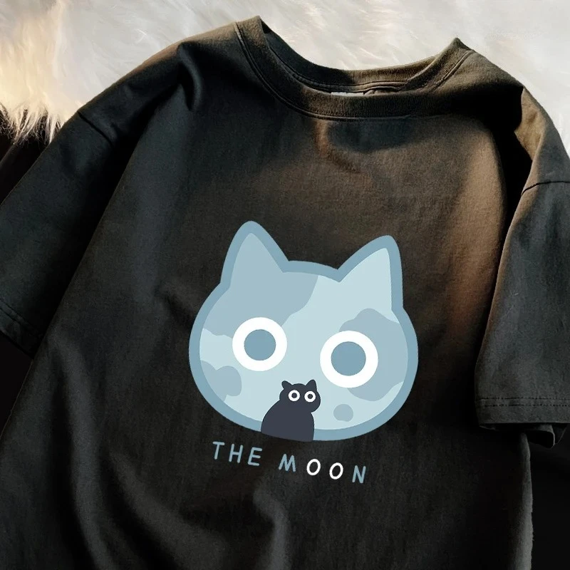 Stylish Men's T-shirt with Moon and Blue Cat Design, Fun and Relaxed Fit, 100% Cotton Print, Breathable, Casual and Comfortable.