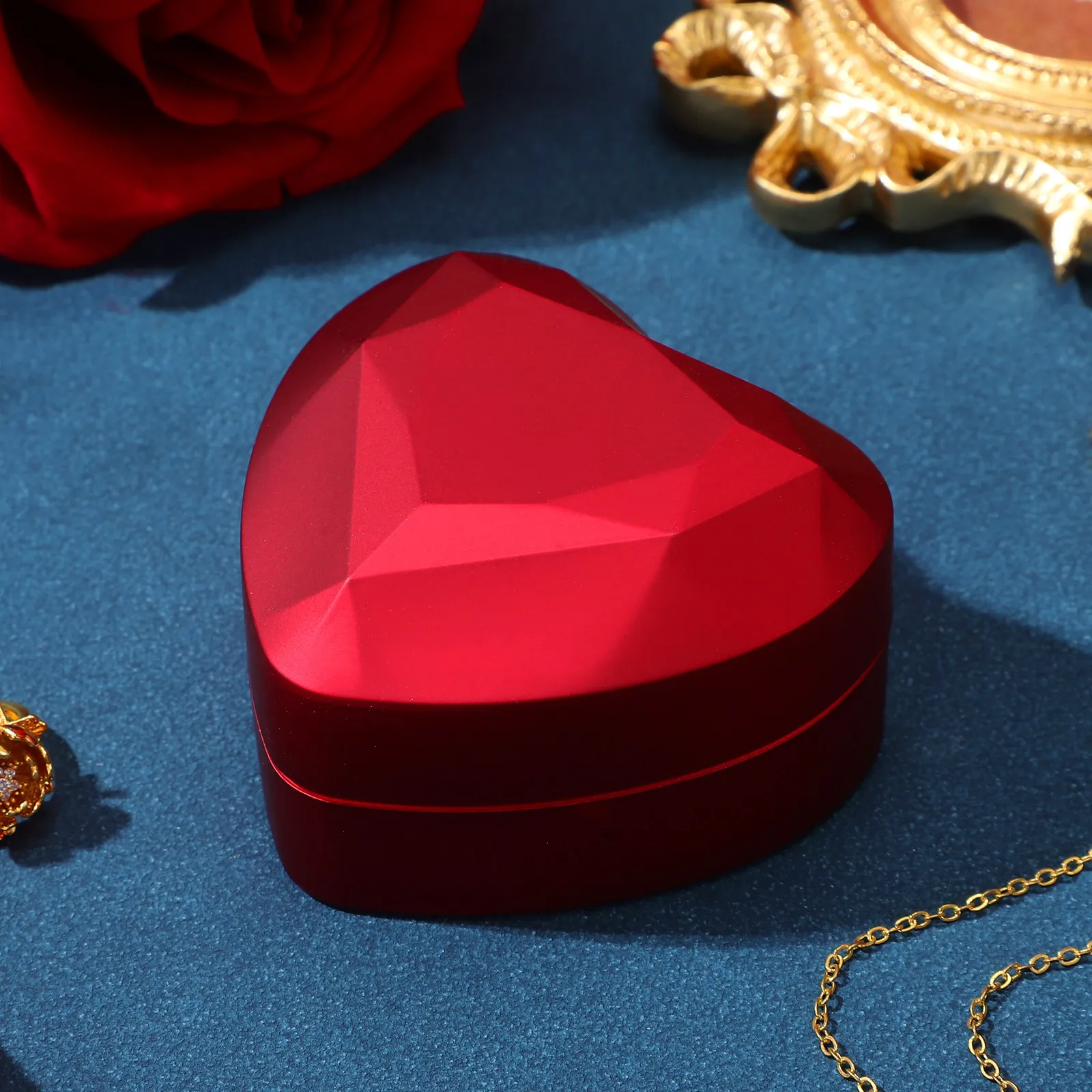 

Heart Shape LED Ring Box Illuminated Jewelry Display Case for Engagement Wedding Anniversary Valentine Gift Red Elegant Design