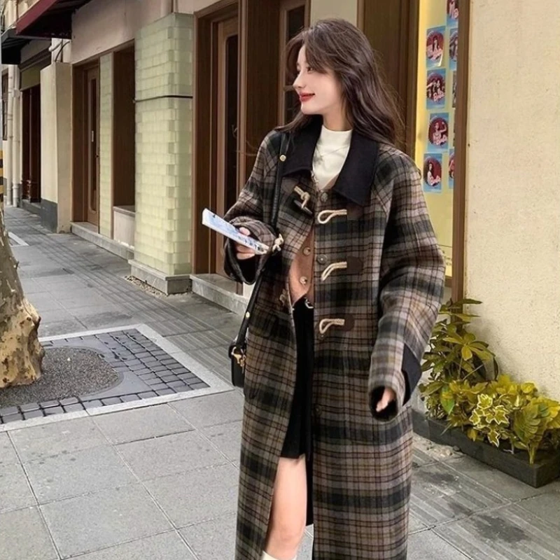 

Women's Winter 2025 French Vintage Plaid Wool Coat Loose Fit Thick Warm Overcoat with Horn Buttons Midi Length Over Knee