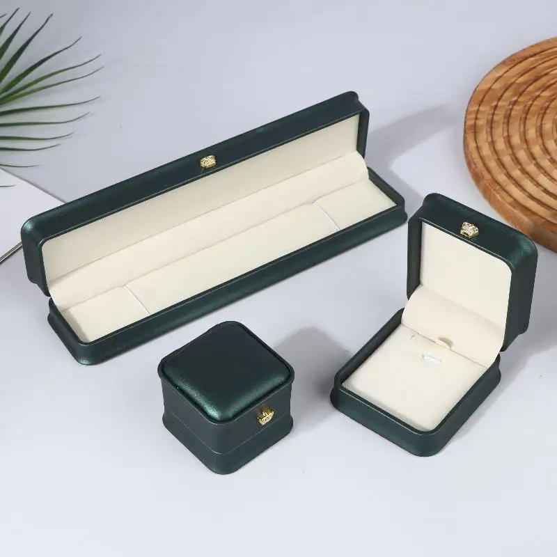 

Шкатулка для драгоценностей из искусственной кожи, органайзер с откидной крышкой для колец, браслетов, ожерелий, подарочная упаковка, чехол