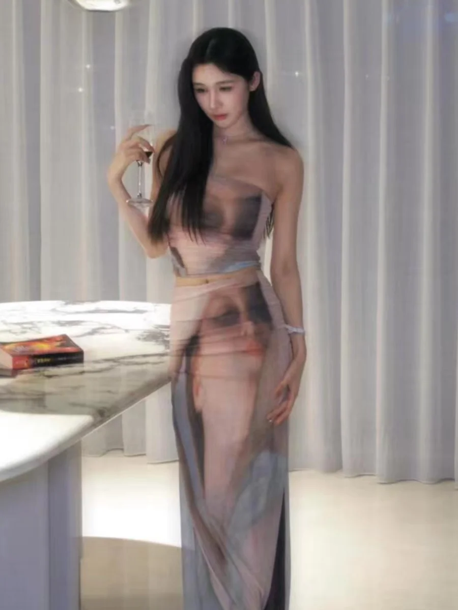 

Pure Desire Sexy Girl Oil Painting Face Print Ruched Tube Top Half Skirt Holiday Style Two Piece Set for Women 25-35 Years Old