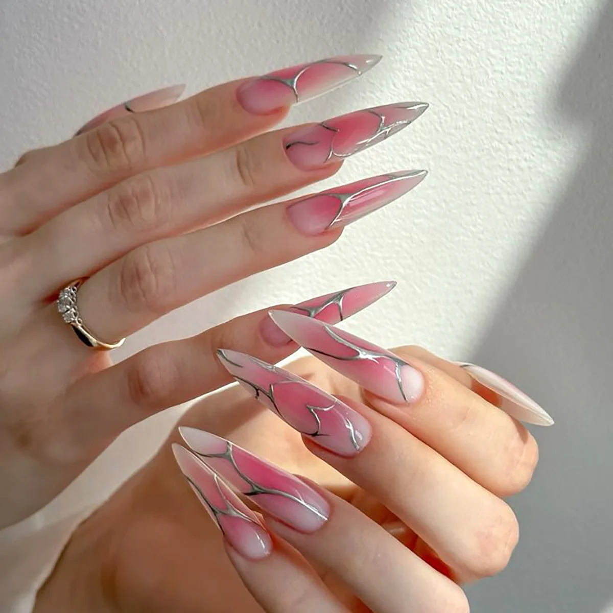 

24Pcs Long Stiletto Press on Nails with Pink Smudge Design False Nails Silver Lines Full Cover Fake Nails Tips Reusable Manicure