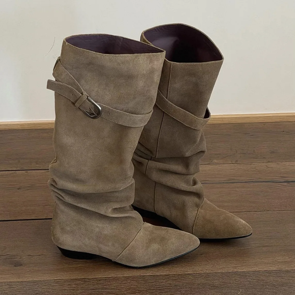 2026 Autumn Pointed Toe Pleated Pile Boots Women's Vintage Large Barrel Belt Buckle High Knight Boots Women Fall Pleated