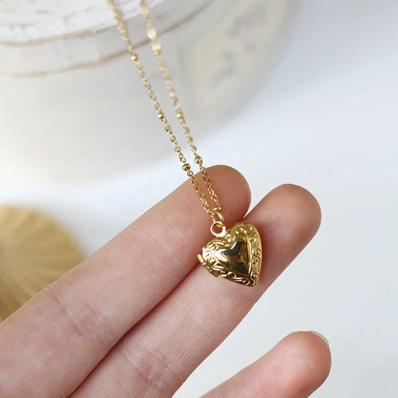 

Titanium With 18K Gold Open Heart Pendant Necklace Women Stainless Steel Jewelry Designer T Show Runway Gown Jewelry Rare INS