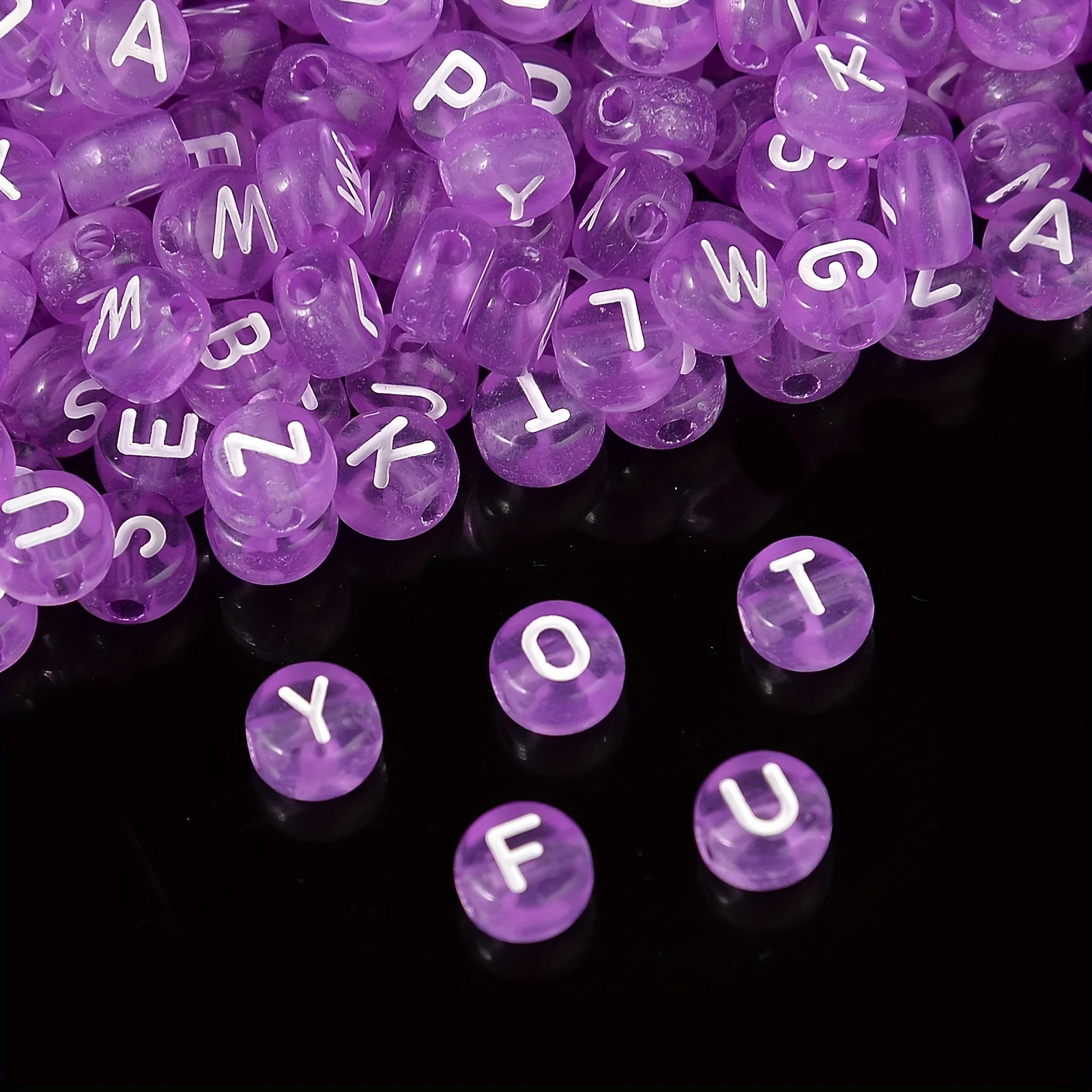 100/300/500PCS 4x7mm Runde Acryl durchscheinende lila Buchstabenperlen AZ gemischte lose Perlen für DIY-Armbänder, Halsketten, Schlüsselanhänger