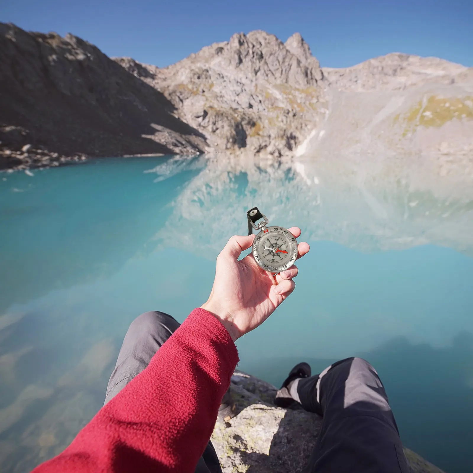 1Pcs Mini Zinc Alloy Compass Keychain Portable Outdoor Hiking Climbing Creative Key Ring Zinc Alloy Compass