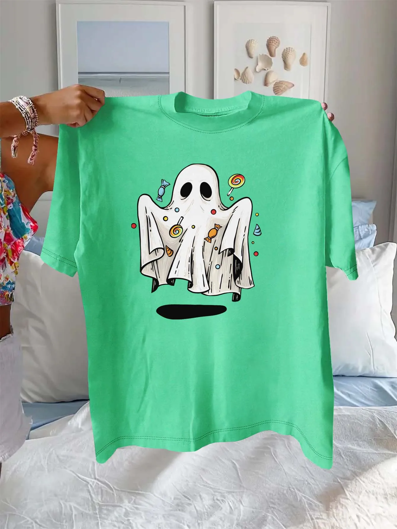 

Очаровательный призрак больших размеров с красочными леденцами и лакомствами Стильная одежда