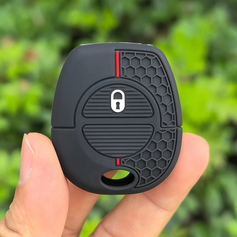 Keychain For Nissan Patrol Navara X-Trail Serena Primera Micra Almera Silicone Car Remote Car Key Fob Case
