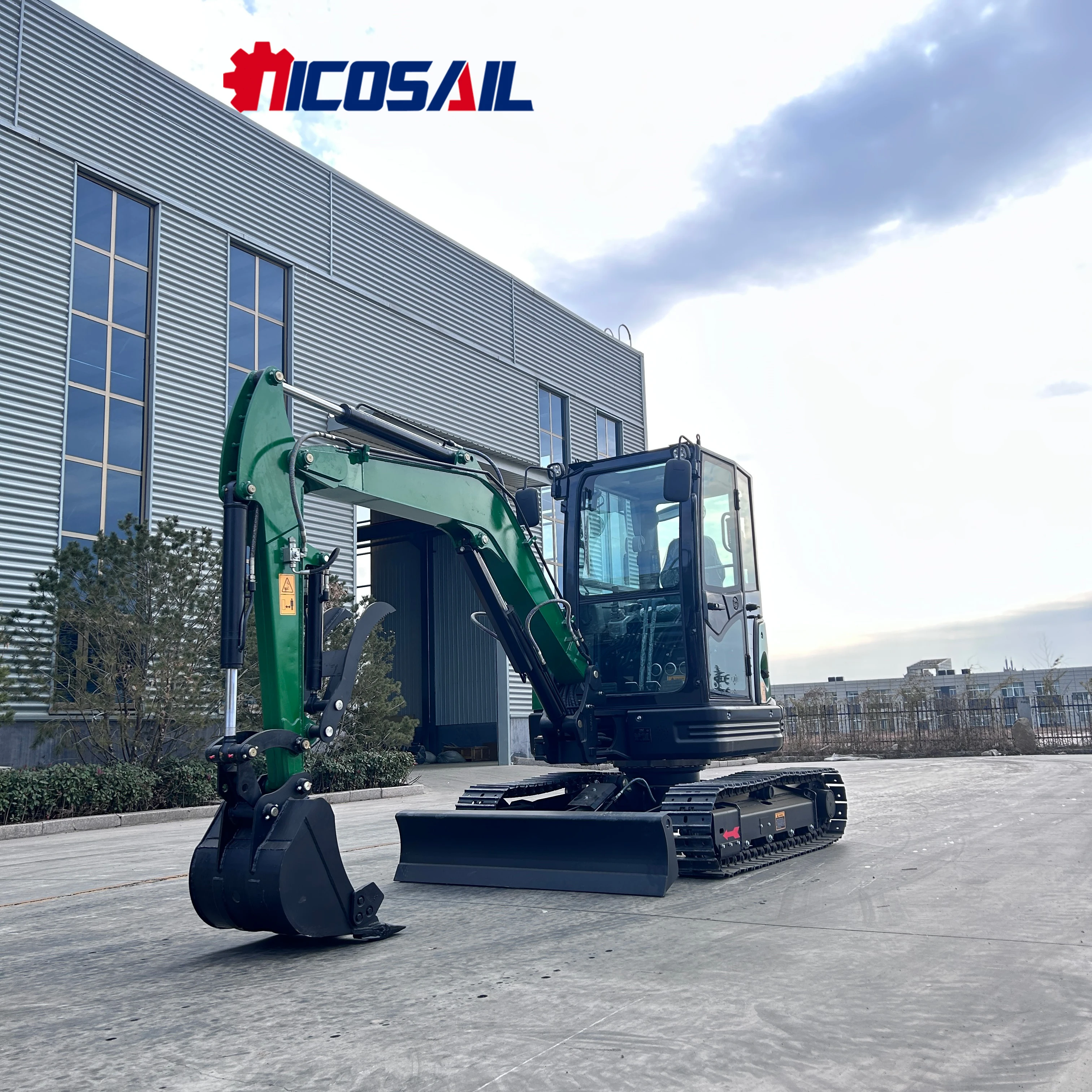 

Мини-экскаватор весом 3,5 тонны и имеет компактный корпус и мощную мощность, делает нежную работу.