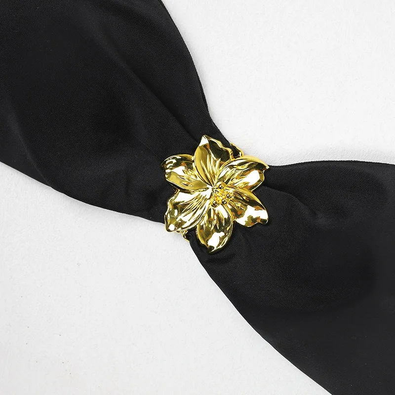 2025 ชุดว่ายน้ําสีดําบิกินี่ใหม่กระโปรงสั้นสามชิ้นชุดเครื่องประดับโลหะแยกครึ่งกระโปรงชุดว่ายน้ําผู้หญิงชุดว่ายน้ําผู้หญิง