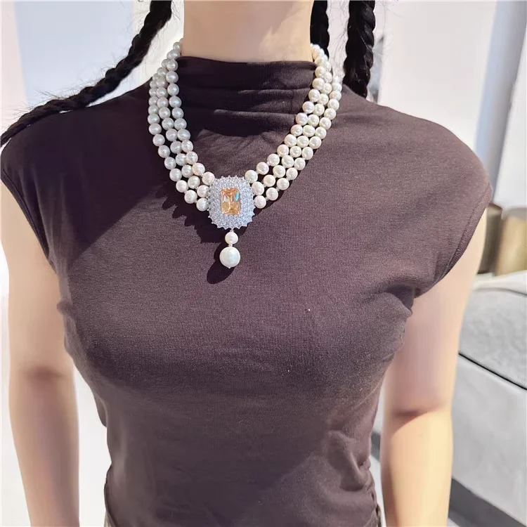 

Natural Freshwater Pearl Multi-layer Short Collarbone Necklace