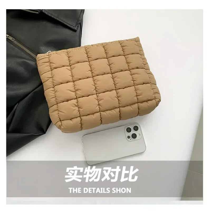 Korean casual large capacity makeup bag 2023 winter new item niche bag women's fashion simple women's handbag