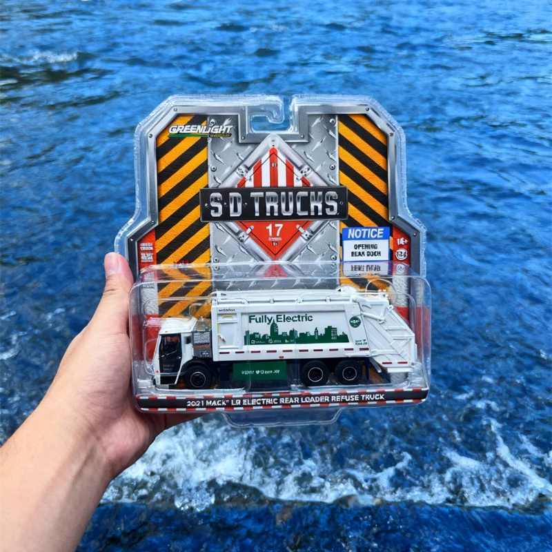GreenLight 1:64 2021 ماك LR محمل خلفي كهربائي رفض شاحنة محاكاة نموذج سيارة صغير سبيكة الديكور هدية لعبة