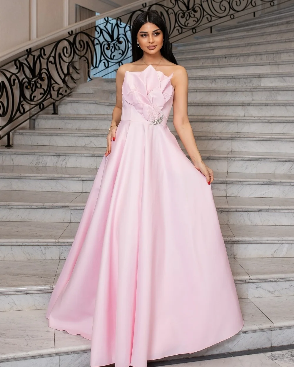 

Customized Exquisite Classic Feather Handmade Flower Sequined A-line Strapless Long Dresses Bespoke Occasion Dresses Fashion