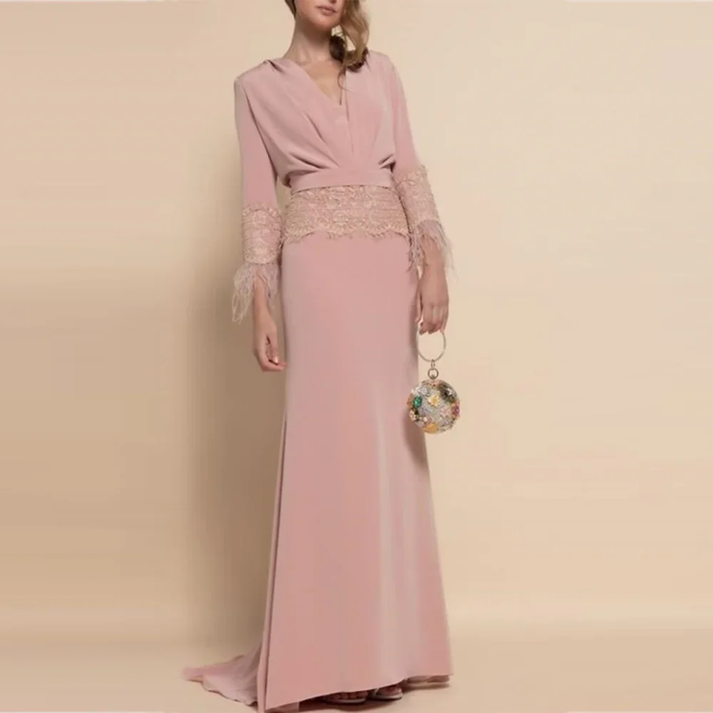 

Pink Mother of the Bride Dresses 2023 A-Line V-neck Wedding Guest Gowns with Pleats Feather Lace Dress Women For Wedding Party