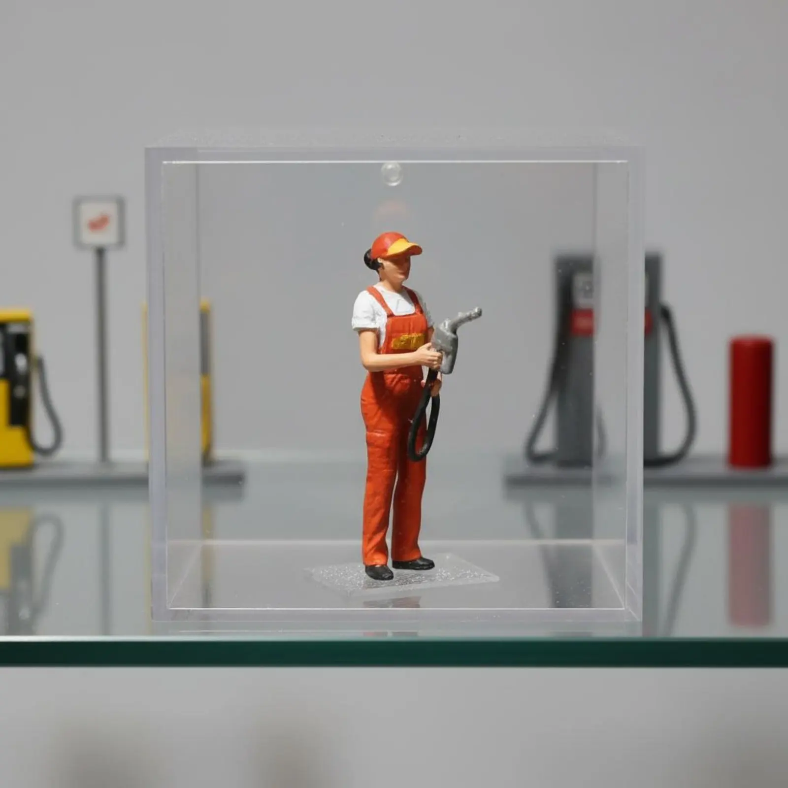 

1:64 Gas Station Set DIY Model Accessory Toy Scene Miniature for Hobbyists
