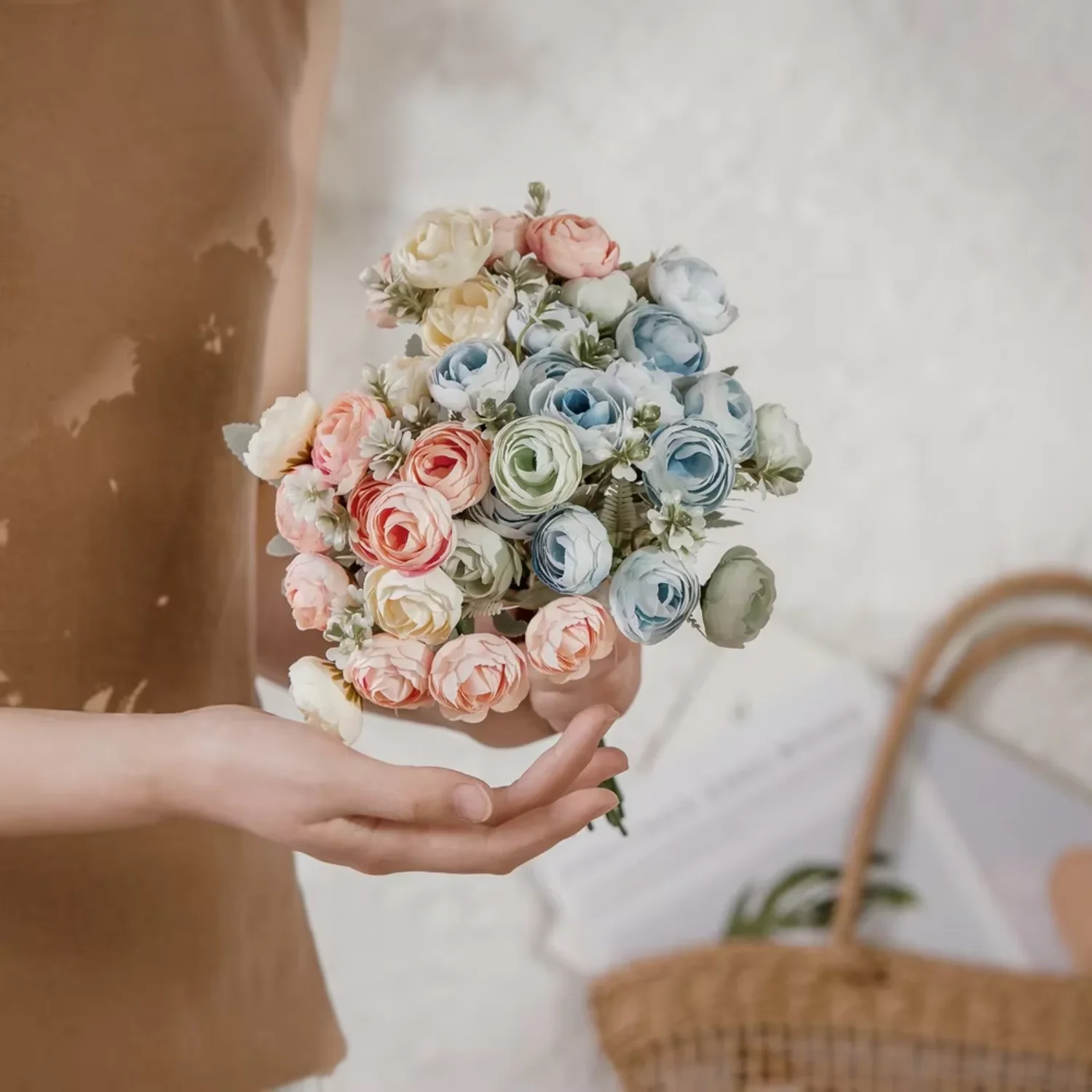 2023 Idee di nuovi prodotti Fiore artificiale del bouquet di camelia per la decorazione di nozze