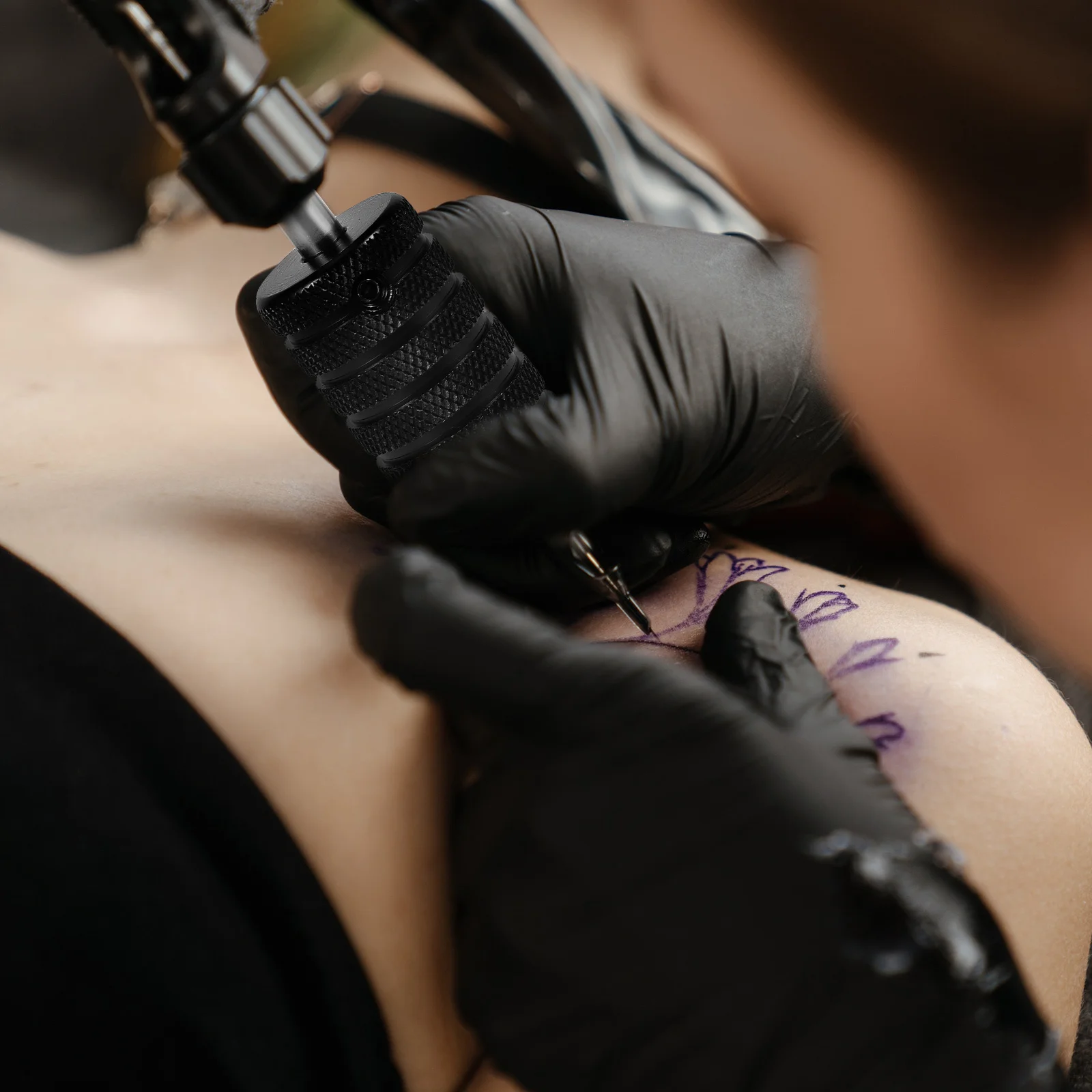 

30Mm Aluminum Alloy Tattoo Grip Handle Self-Locking Replaceable Tube Ergonomic Design Anti-Slip Texture Long-Lasting Tattoo