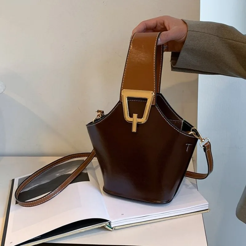 

Designer Crossbody Handbag Leather Tote For Women Luxury Elegant Diaper Bag Large Capacity Stylish Messenger Handbag