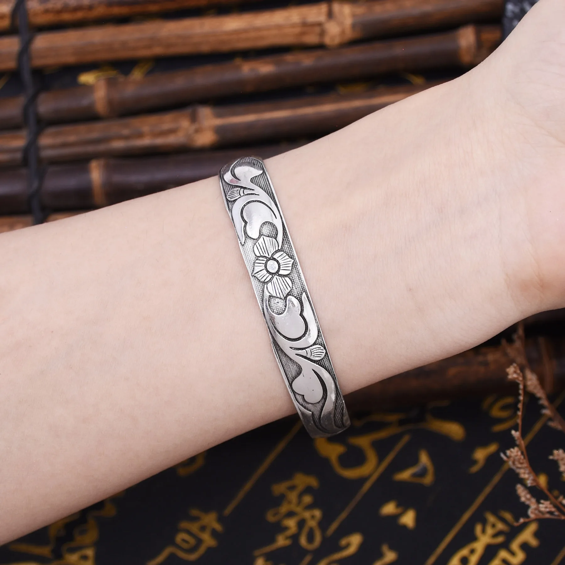 Gold Plated Tibetan Alloy Carving Flower Cuff Bracelet for Women Indian Nepal Ethnic Open Adjustable Bangle Female Jewelry Gift