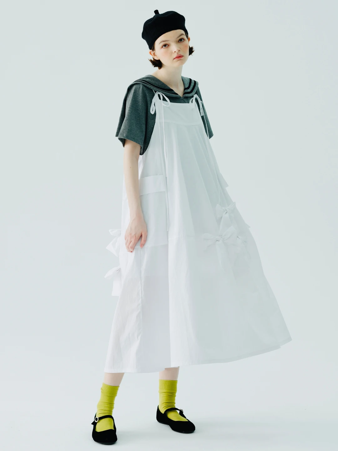 ชุดเดรสกระโปรงสีขาวสไตล์ญี่ปุ่นแขนกุดสะดุดตาสำหรับการเดินทาง/เยี่ยมกาแฟความร่าเริงแบบเด็กผู้หญิง 234114