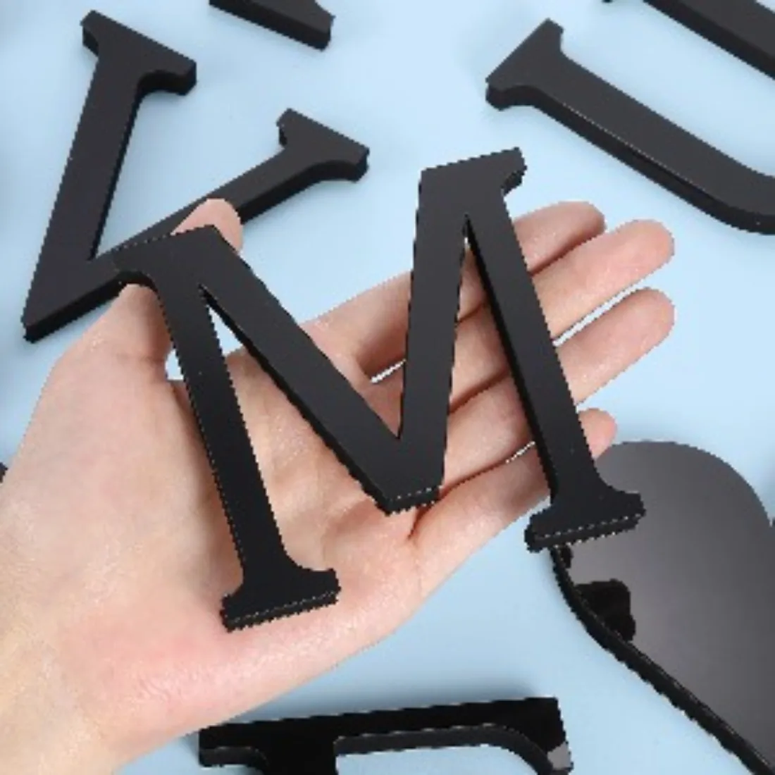 10cm 26 Buchstaben 3D Spiegel-Acryl-Wandkunst-Aufkleber Schwarz Selbstklebende Wanddekoration für Zuhause Schlafzimmer Party Deko-Aufkleber