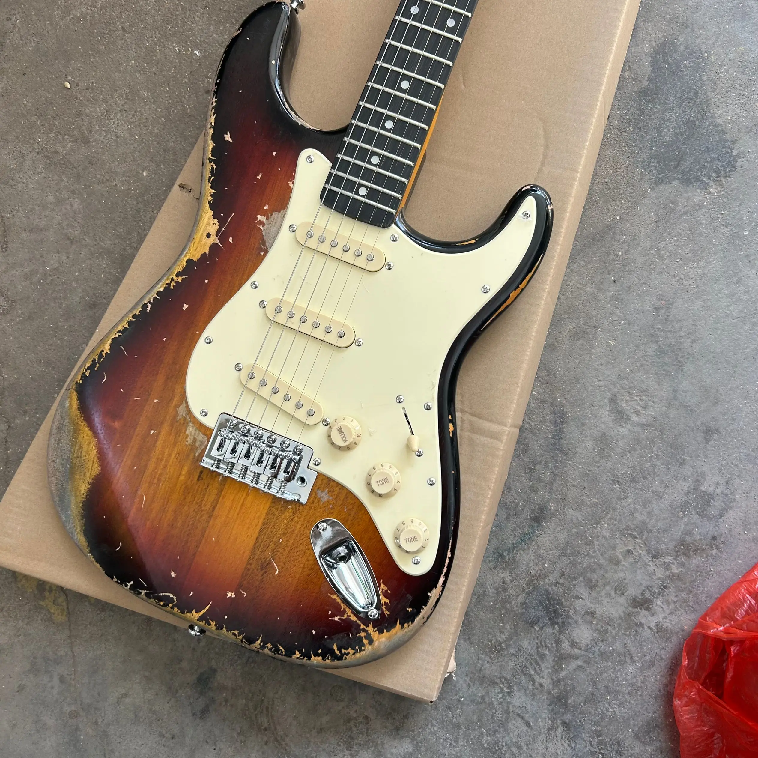 

Factory Sunset color heavy relic electric guitar