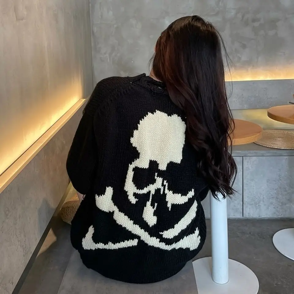 Women\'s sweater Retro sweater dark style Harajuku style y2k skull pattern thickening Men loose retro knit sweaters Korean tops