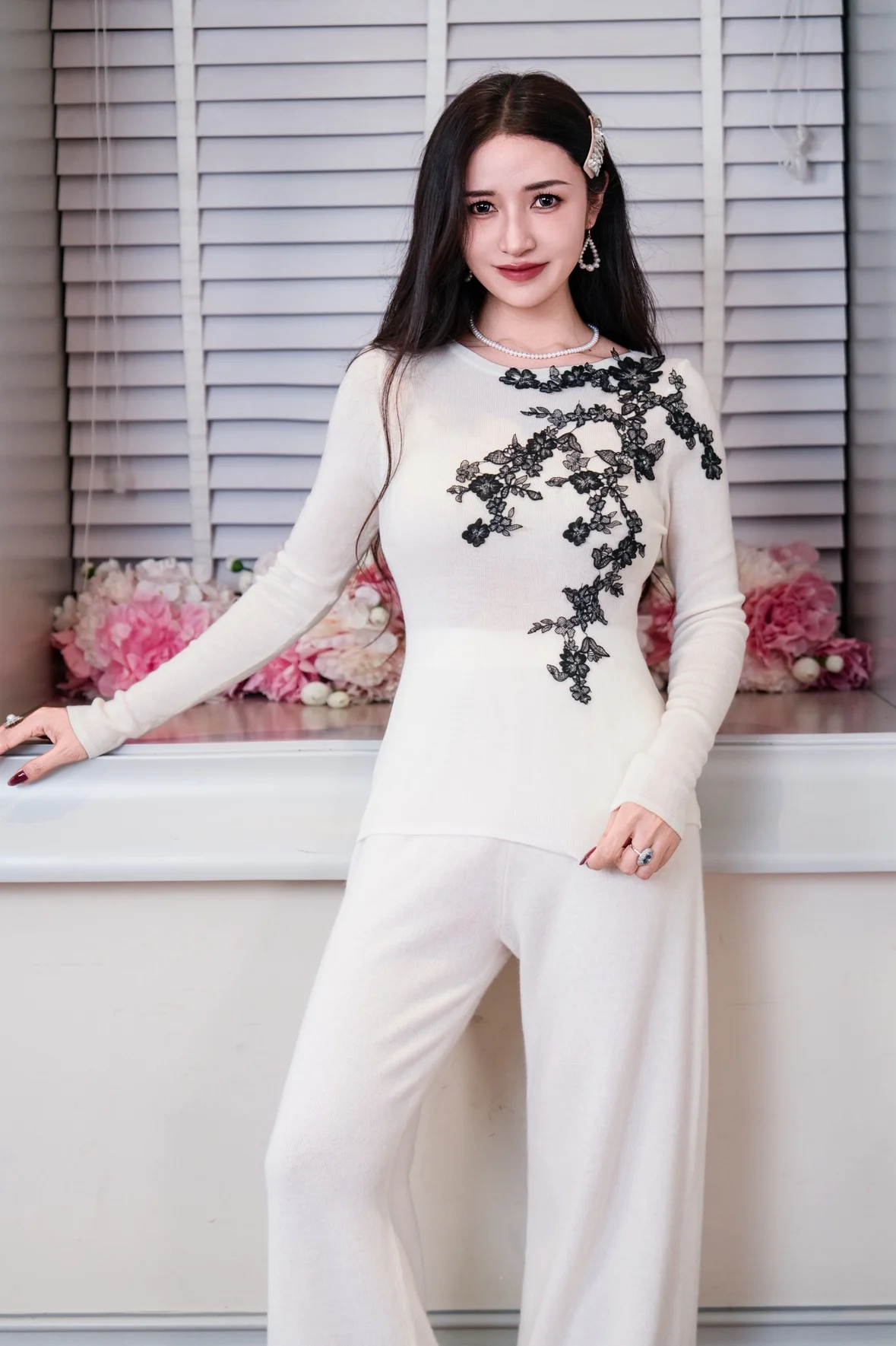 

Slim Fit Woolen Lace Trim Knitted Base irt Women's Outerwear Autumn Winter Faion Versatile Top High Quali Camere Knit...