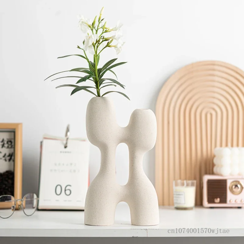 1pc Nordic Light Luxury Ceramic Black/White Abstract Irregularity Vase Creative Home Living Room Bedroom Table Decor Flower Ware