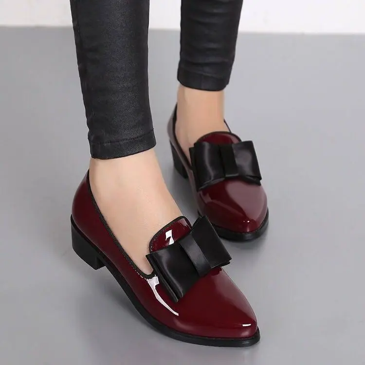 

2025 New Women's Loafers Bow Decor Pointed Toe Flat Shoes for Women Patent Leather Shallow Mouth Commuter Casual Shoes for Women
