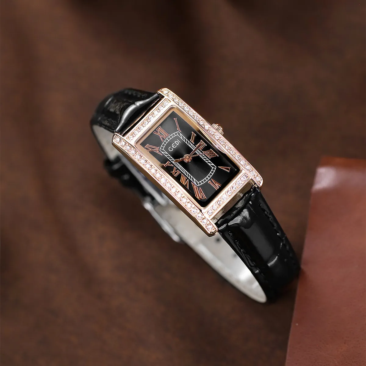 

New Square-Faced Women'S Watch With Leather Strap, Quartz Movement, Vintage And Luxurious Style, A Trendy Timepiece For Women.