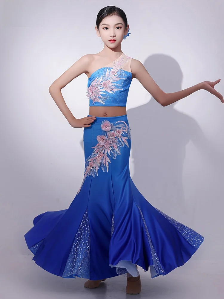 

Детский этнический танцевальный костюм для девочек: юбка для тренировок, экзаменов по искусству, сольных выступлений. Полиэстер. Эксклюзивно онлайн.