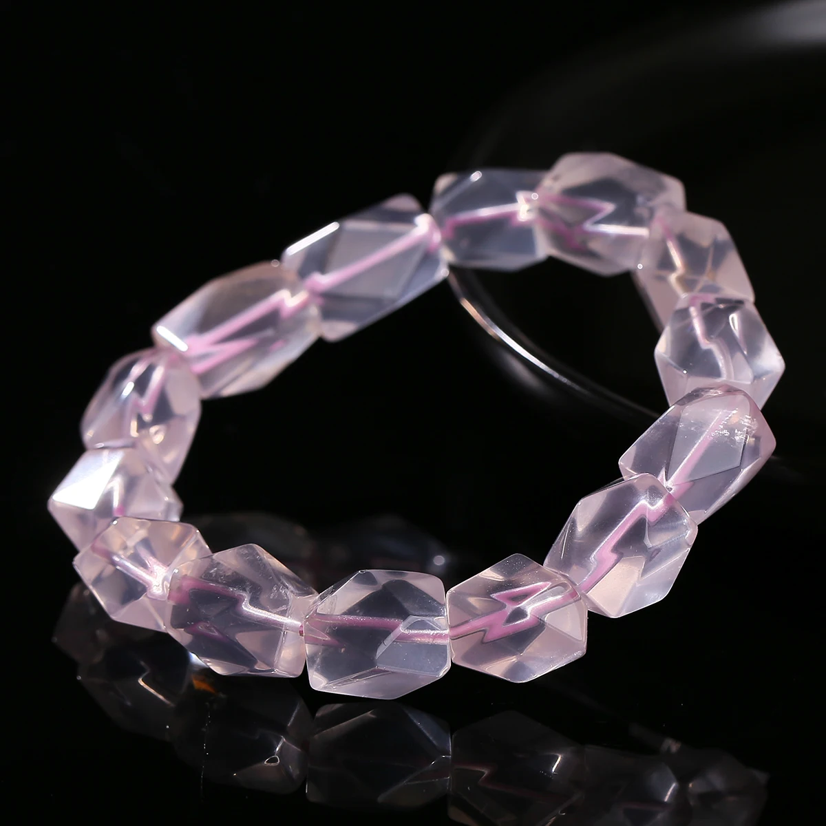 الحجر الطبيعي الوردي الكوارتز غير النظامية حبة سوار موضة مطاطا سوار المرأة الحلو الرومانسية العقل شفاء يوغو مجوهرات هدية