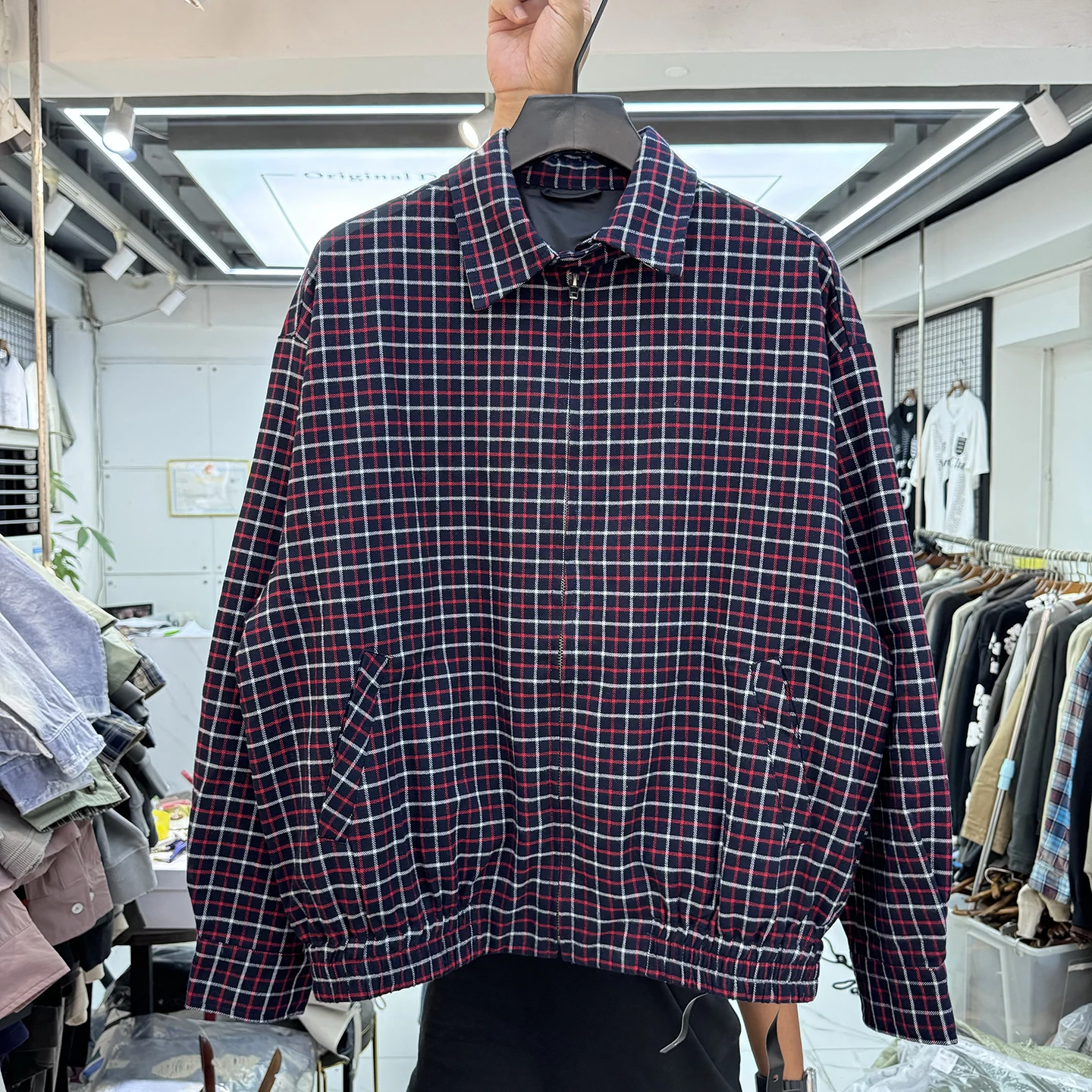 

Высококачественная классическая клетчатая куртка с воротником на молнии, свободная повседневная верхняя одежда для мужчин и женщин, осень-зима, новинка, ретро-американская одежда...