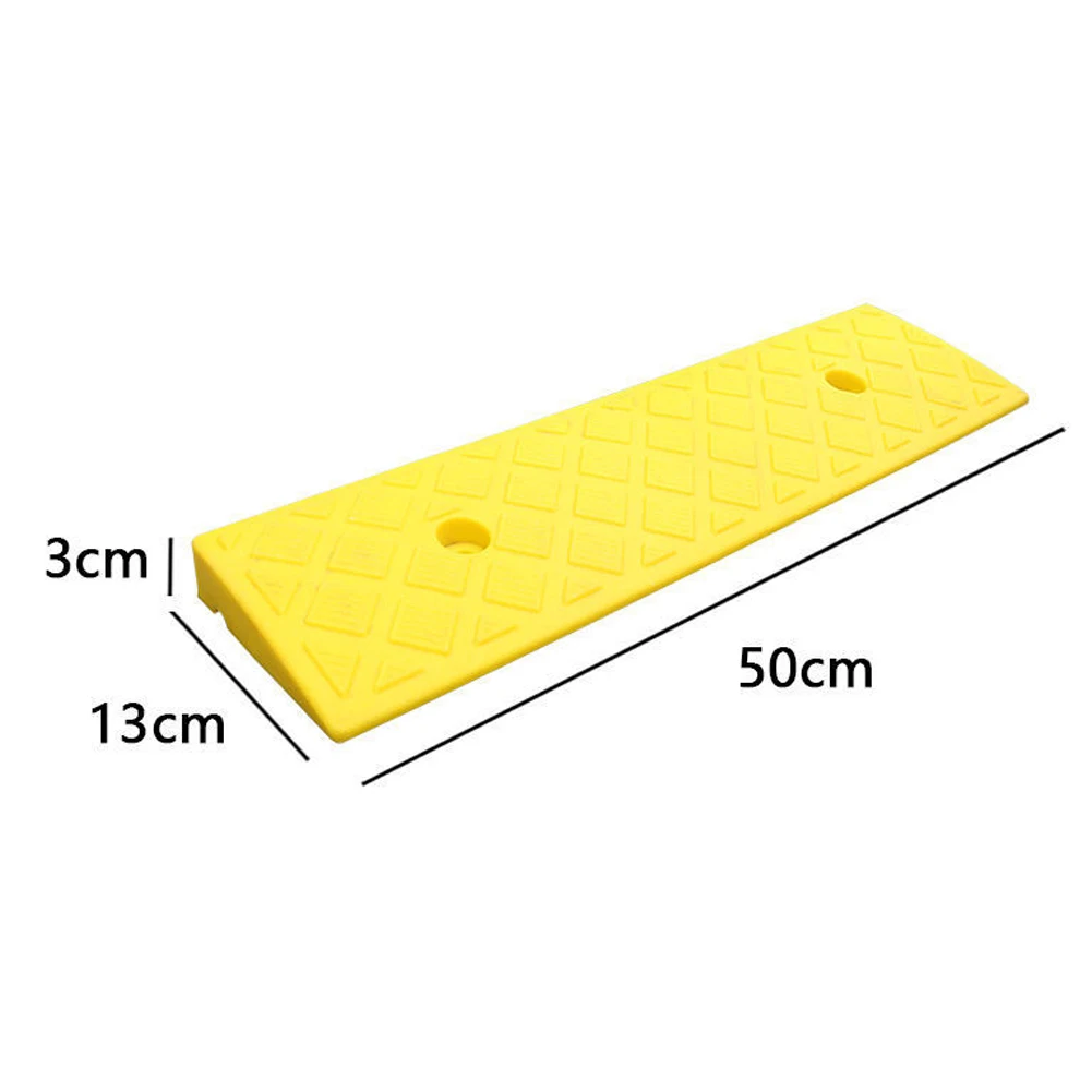 1 Pcs Plastic Kerb Ramp Non-Slip Threshold Ramp 30mm Height For Cars Going Uphill Plastic Roadside Slope Home Accessories