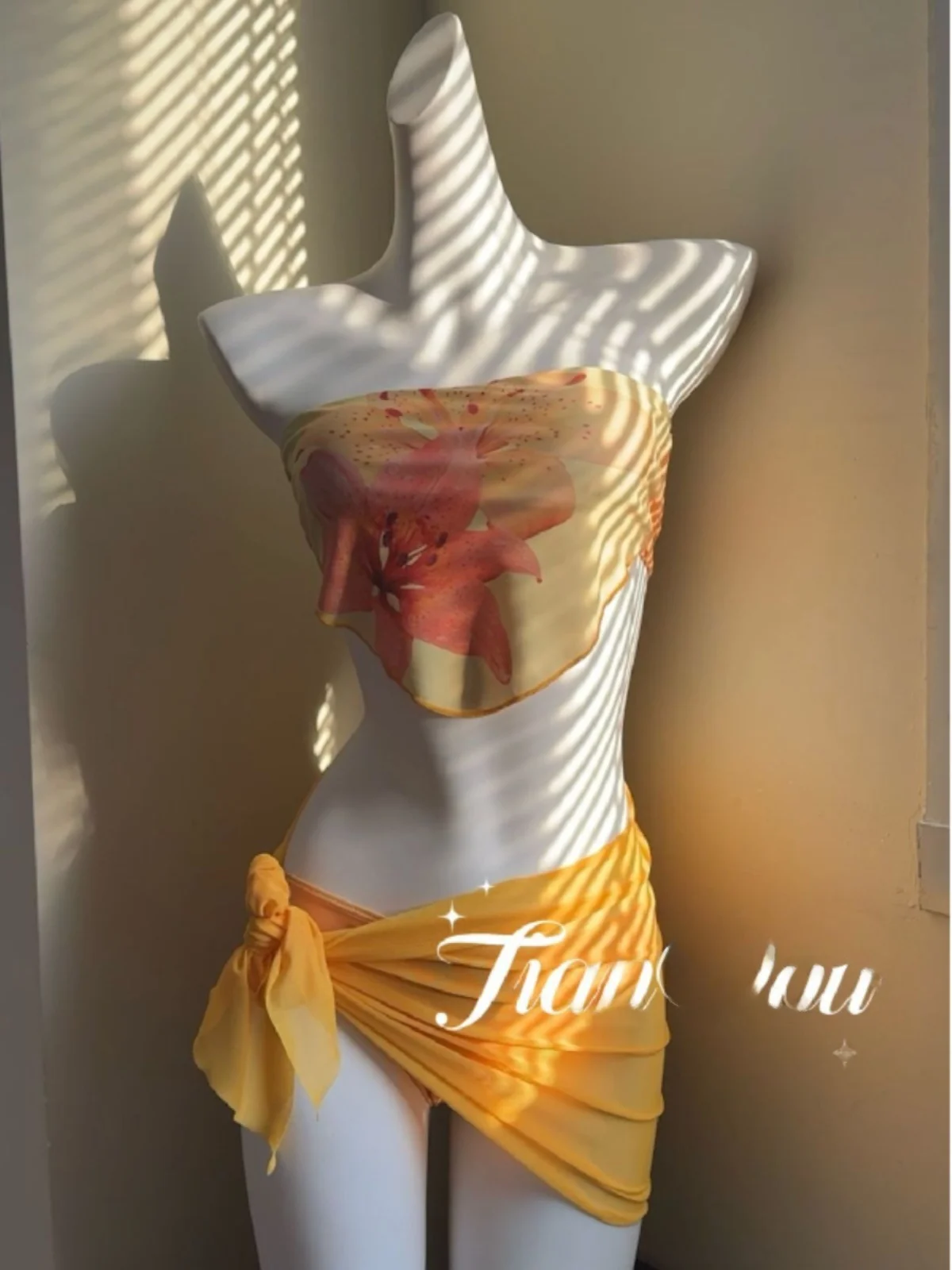 

Tropical Rainforest Bright Color Floral Texture Sexy Bikini Tee Piece Set Women's Strapl Swimsuit Vaion Series