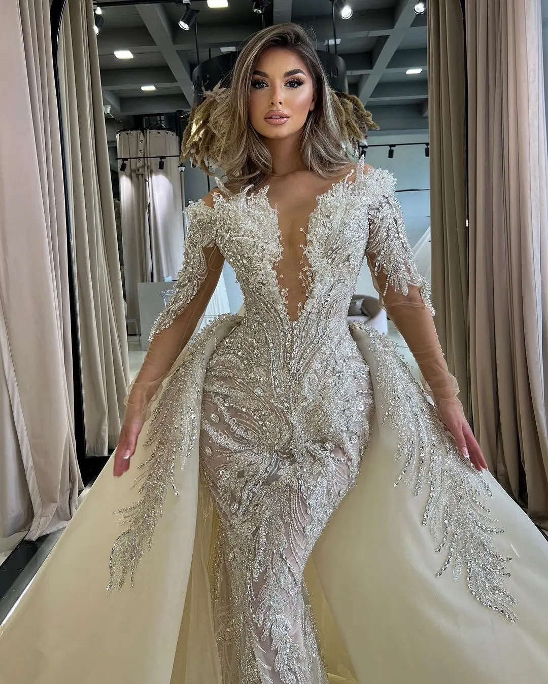 Mermaid Evening Dresses Long Sleeves V Neck Sequins Beaded Appliques 3D Lace Detachable Train Pearls Prom Dresesses Custom Made