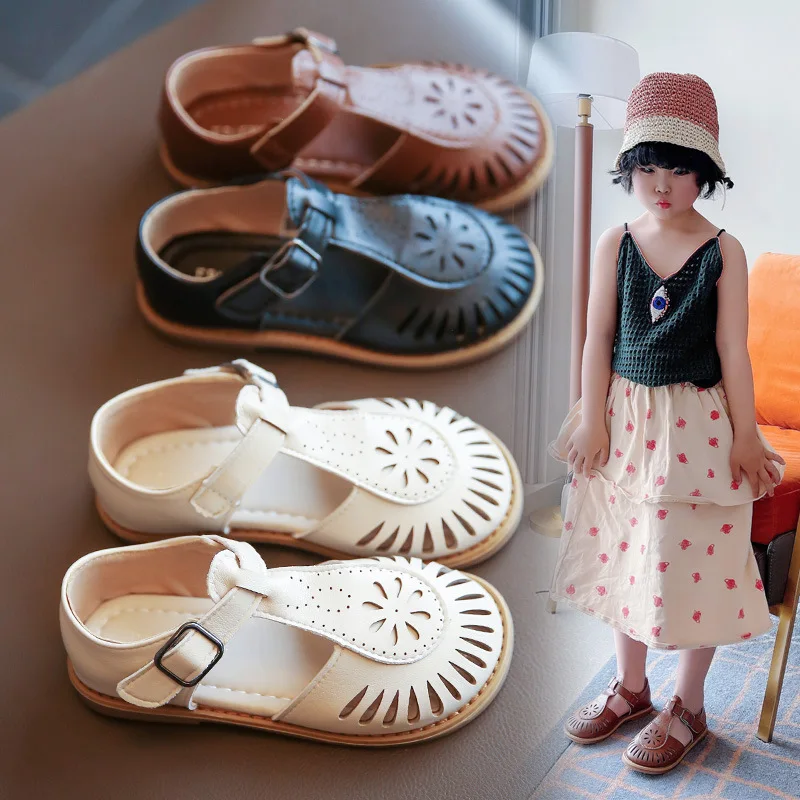 

Girls' Sandals New Children's Hollow Out British Soft Soled Shoes Carved Velcro Fashion Princess Shoes Beach Shoes