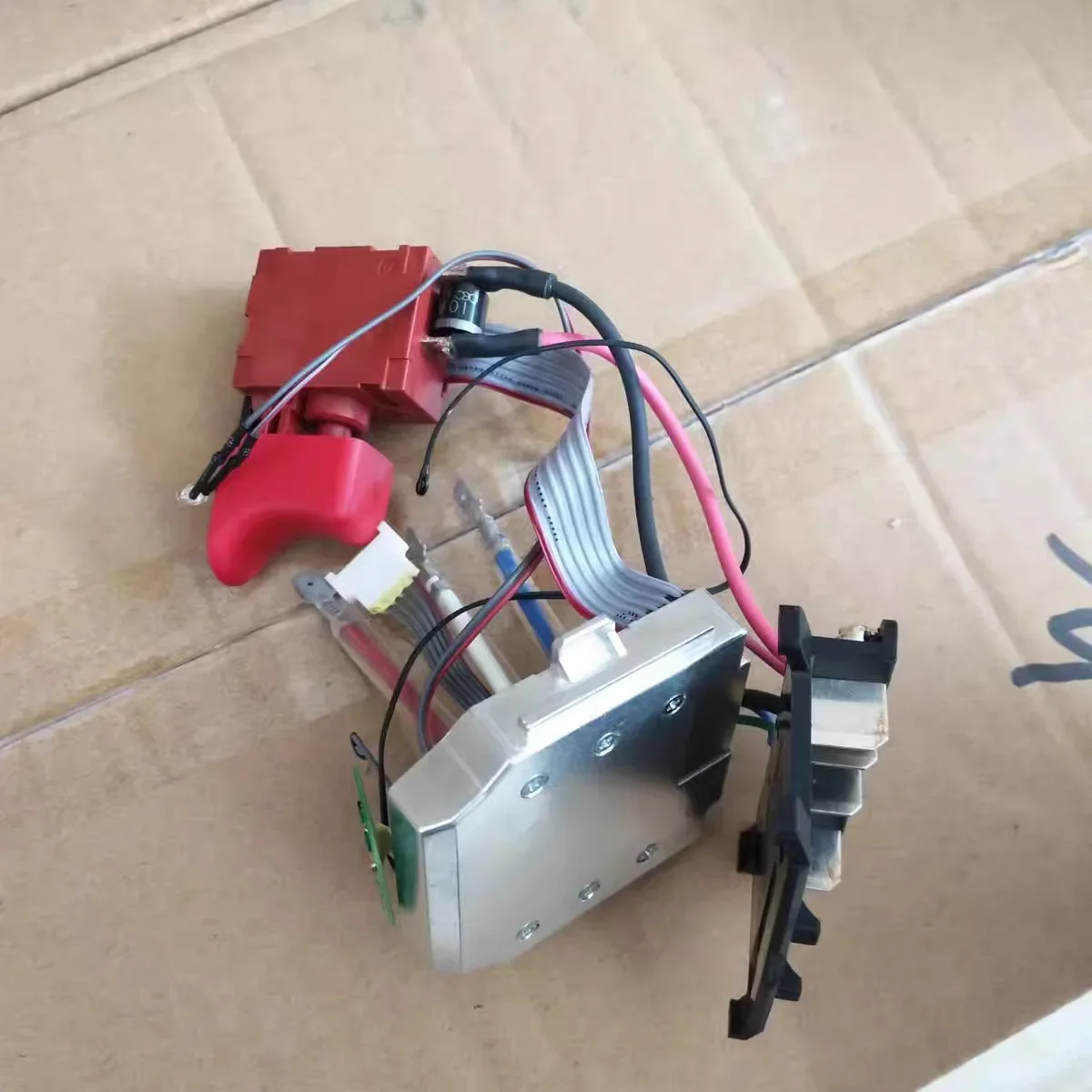 

Электрический ключ GDS18V-EC 300ABR Переключатель Электронные аналоговые детали
