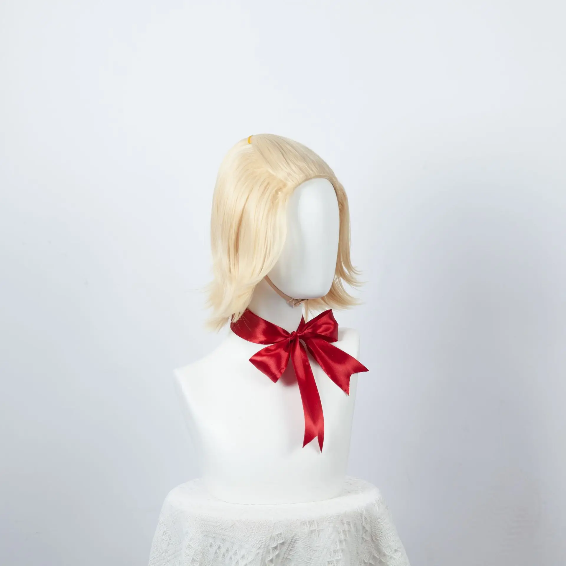 Perruque de cosplay de Tokyo Revengers Zana Manshirō avec une grande coiffure Pompadour