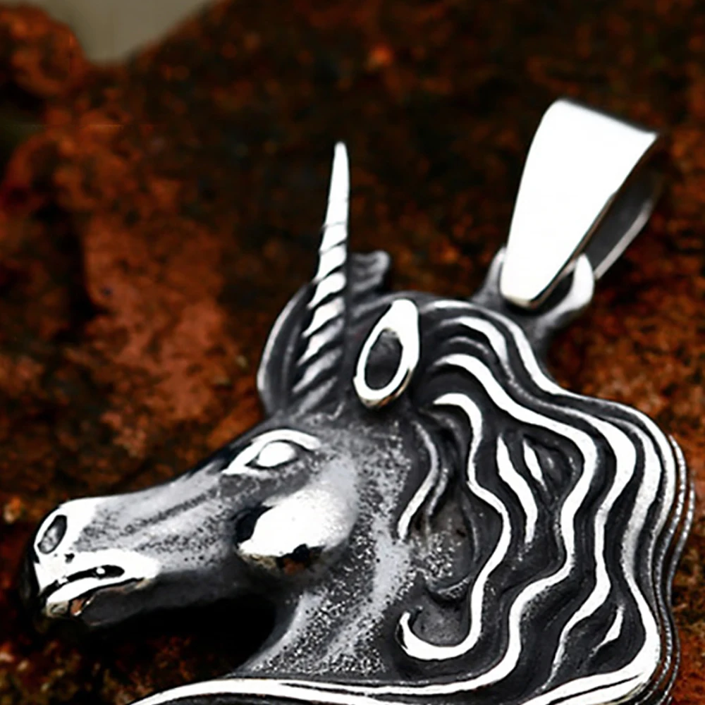 Vintage Stainless Steel War Horse Rainbow Horse Pendant Necklace For Men Punk Biker Animal Necklaces Charm Jewelry Dropshipping