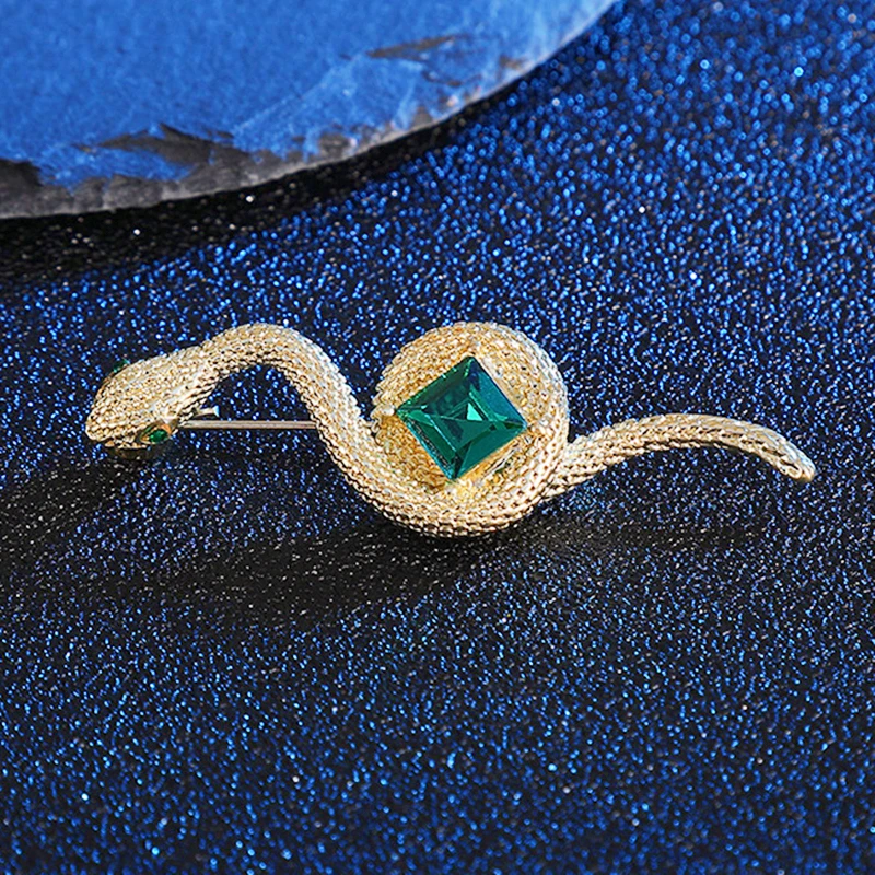 Luxury Green Purple Crystal Snake Brooch Pins Alloy Metal Animal Lapel Brooches Pin Women Men Badge Jewelry Gift