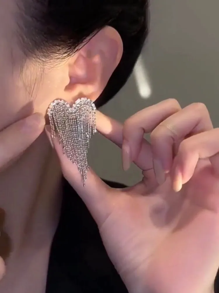 ai-bear-–-boucles-d'oreilles-longues-a-pampilles-pour-femmes-nouveau-design-zircon-cœur-singe-faion-accessoires-de-bijoux-collection-d'ete-2025