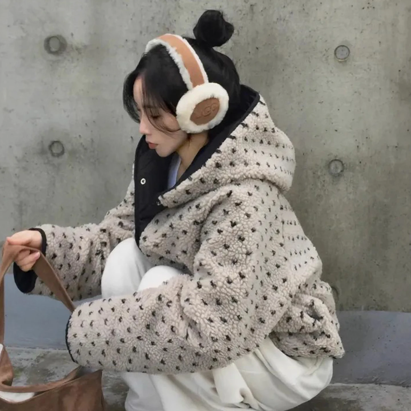 

Adorable Anti-Aging Double-Sided Wear Heart Embroidery Lamb Fur Jaet Loose Cotton Top for Women Commute Sle Winter New Ar...