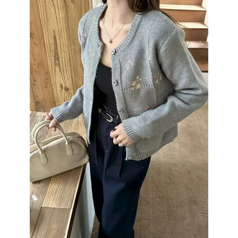 

Korean Round Neck Embroidered Embroidered Knitted Cardigan New Loose Sweater Short Coat Top