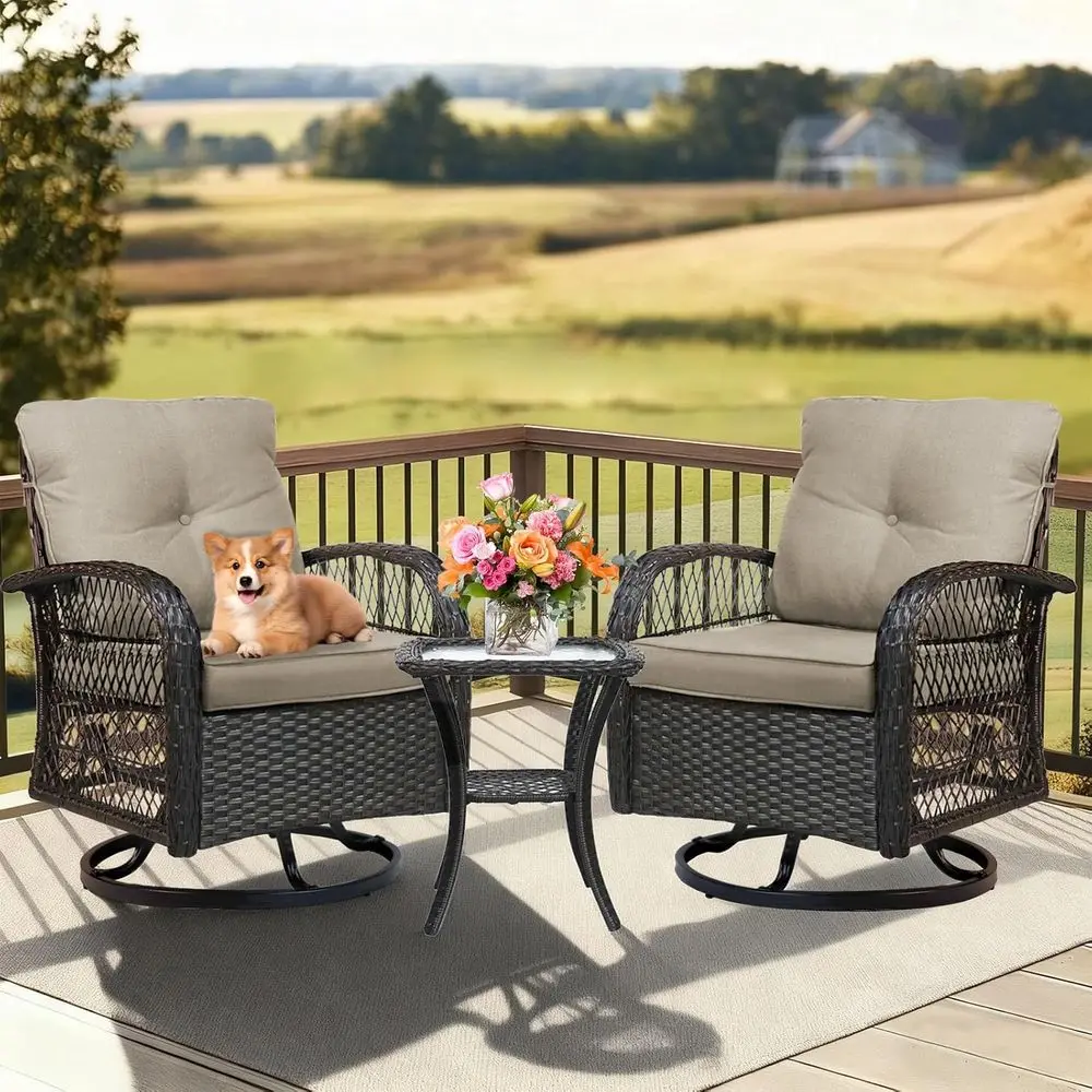 

Набор для патио из 3 предметов с плетеным поворотным рокером, подушками и приставным столиком, высокой спинкой, хаки