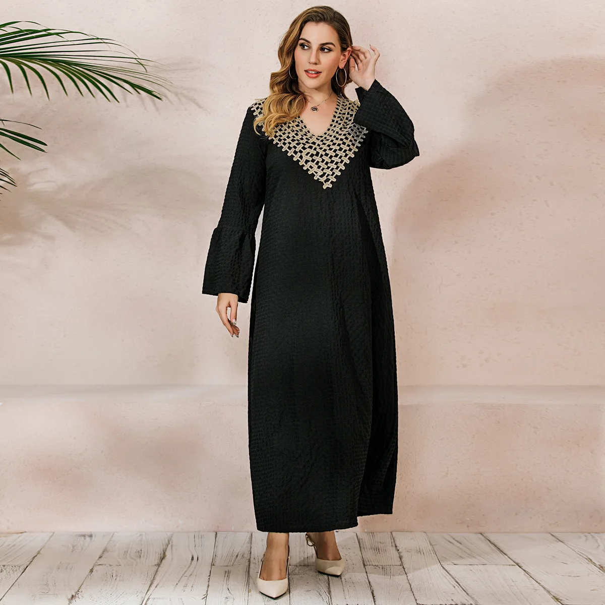 

Middle Eastern Muslim, autumn and winter long-sleeved flared sleeve robe dress V-neck embroidery fashion simple temperament eleg